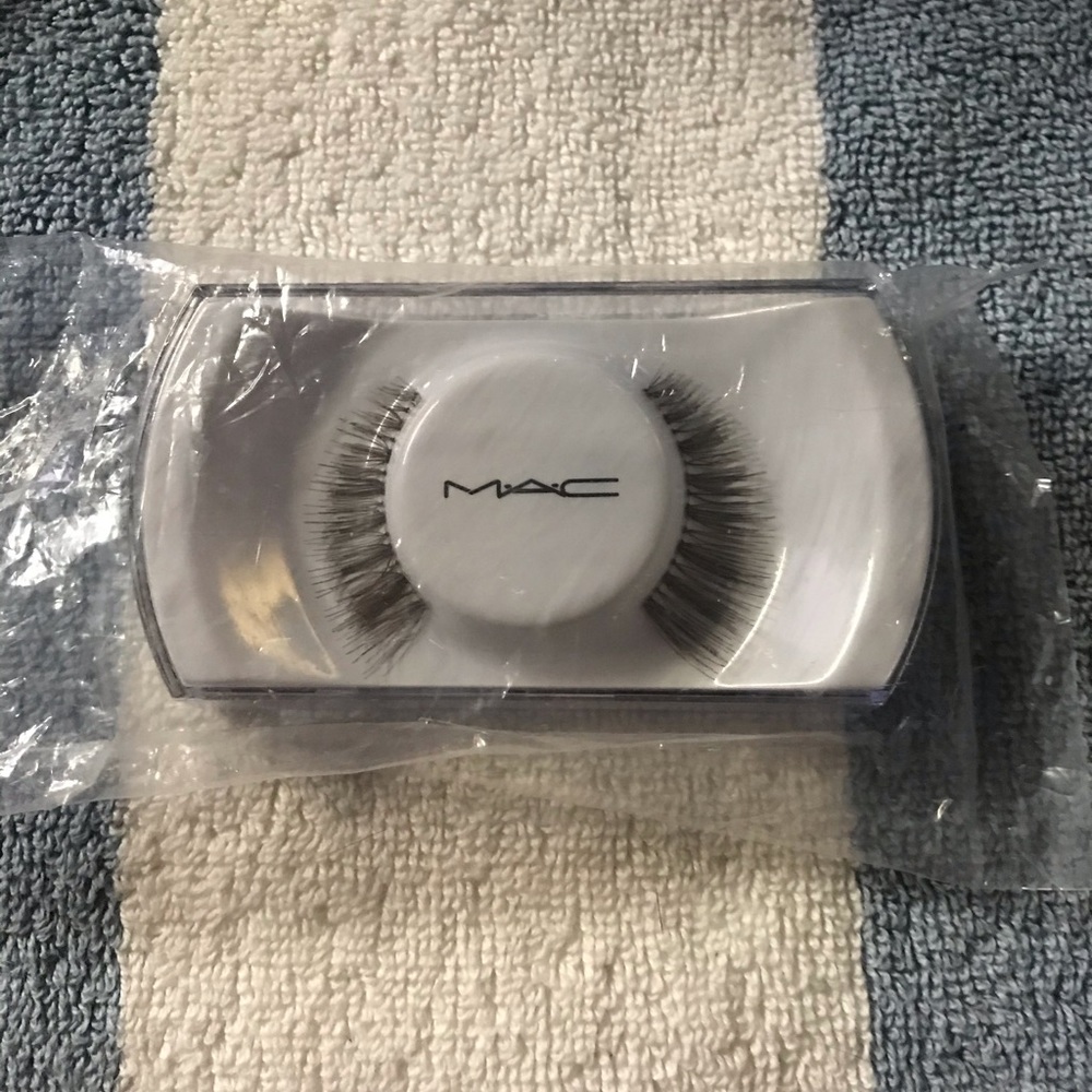 🆕 MAC FALSE EYE LASH SET - BLACK - A87